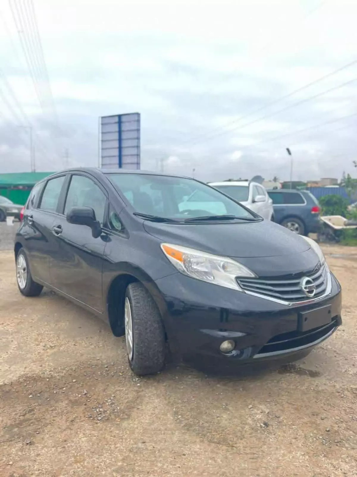 Nissan Versa   - 2016