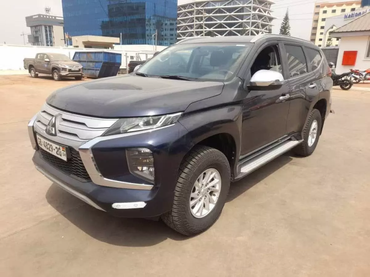 Mitsubishi Pajero Sport   - 2020