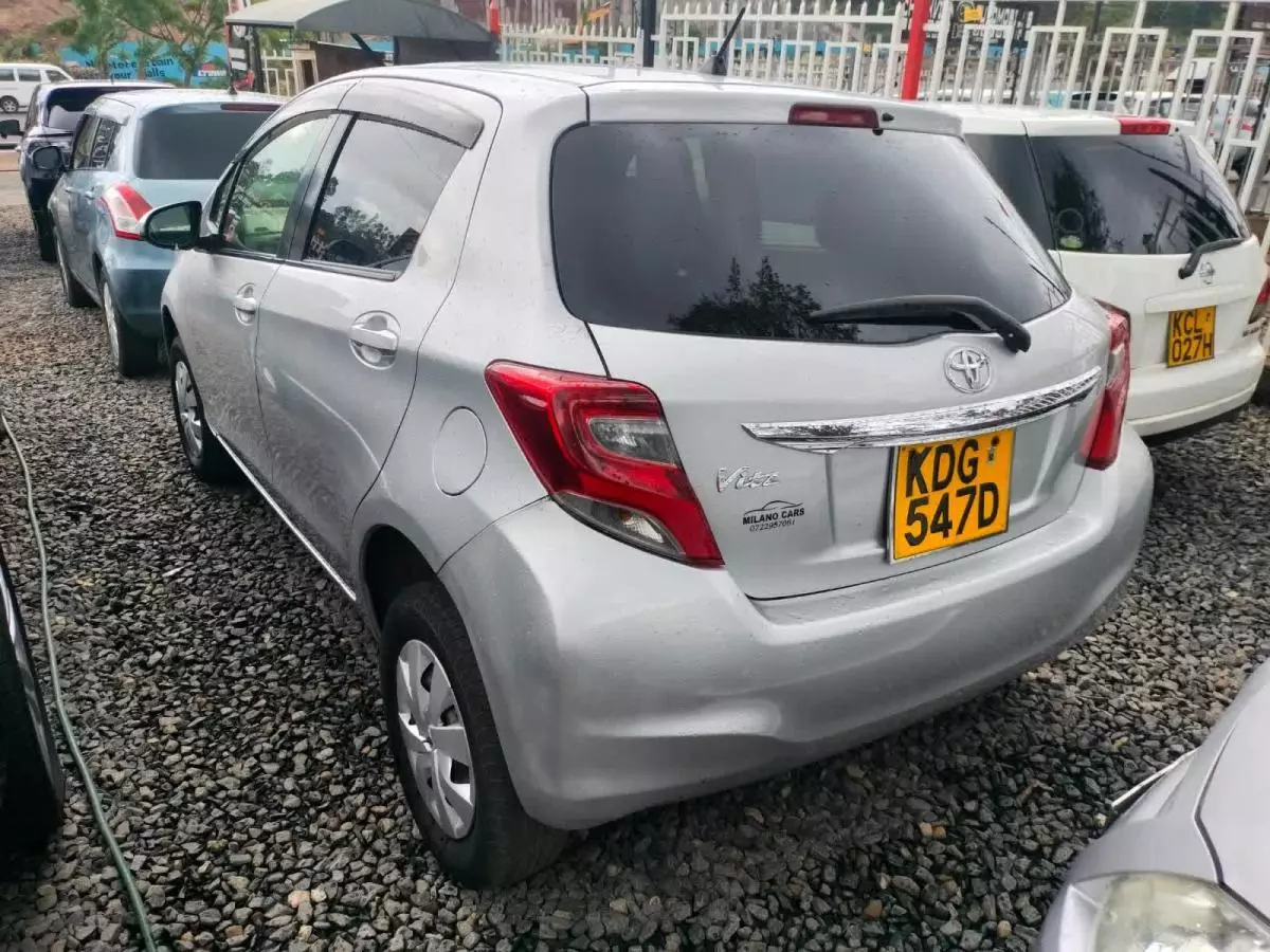 Toyota Vitz   - 2014