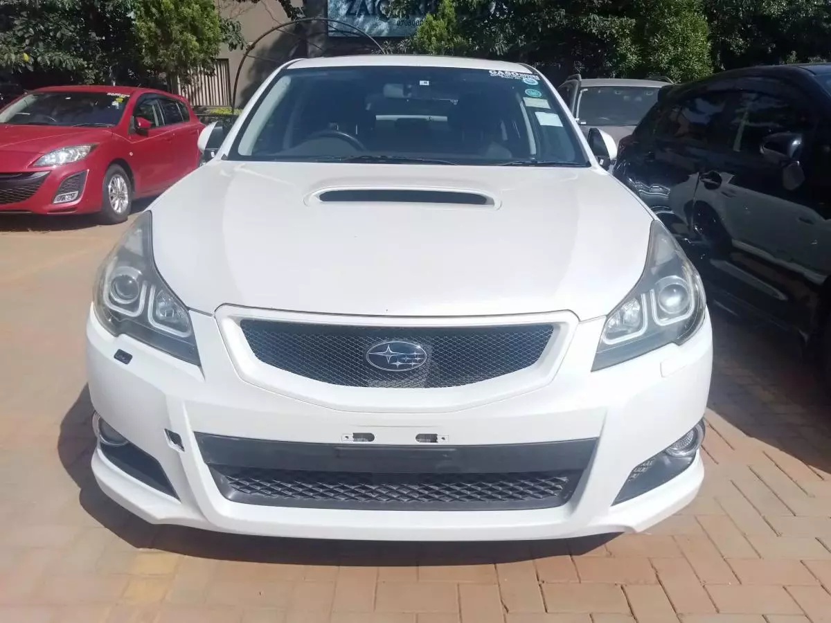 Subaru Legacy   - 2010