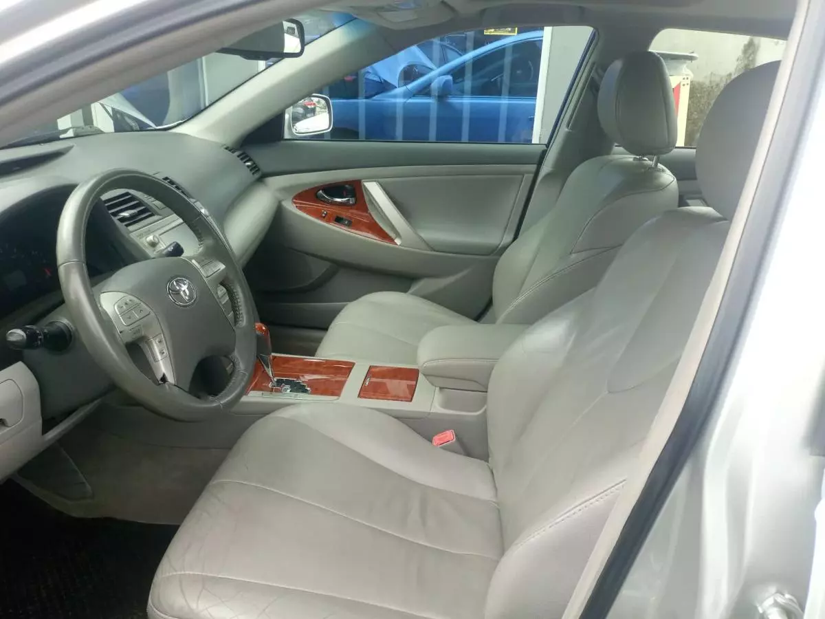 Toyota Camry - 2010