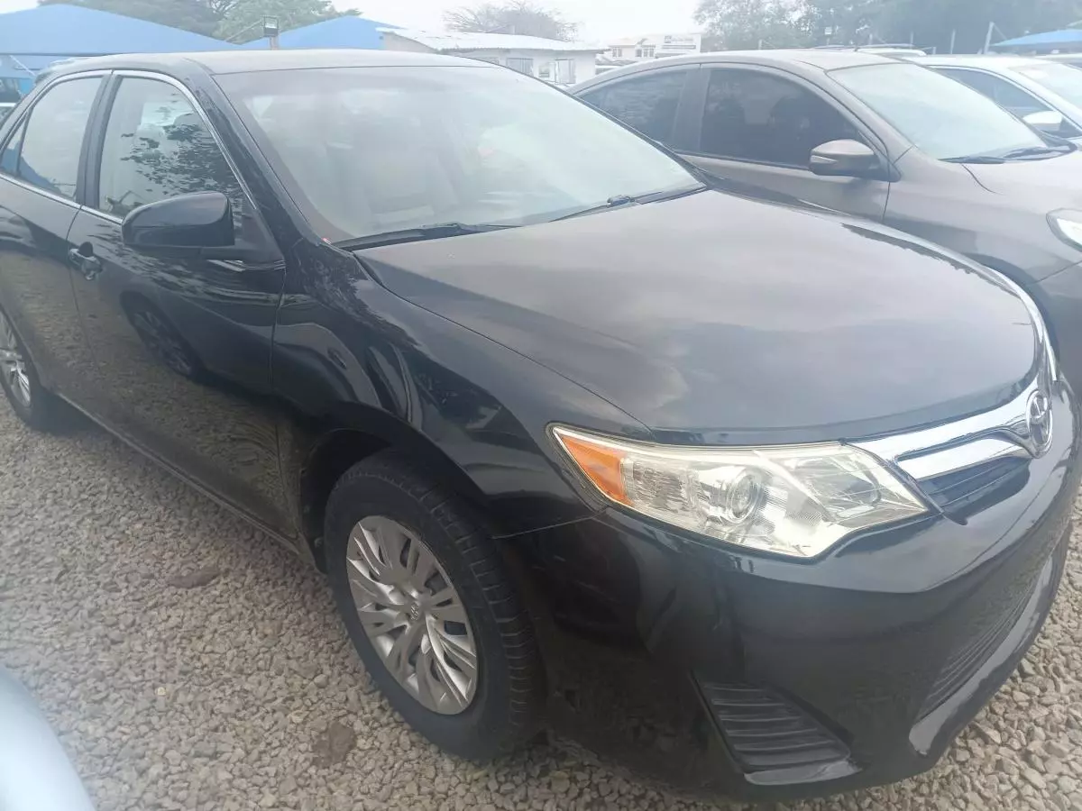 Toyota Camry   - 2012