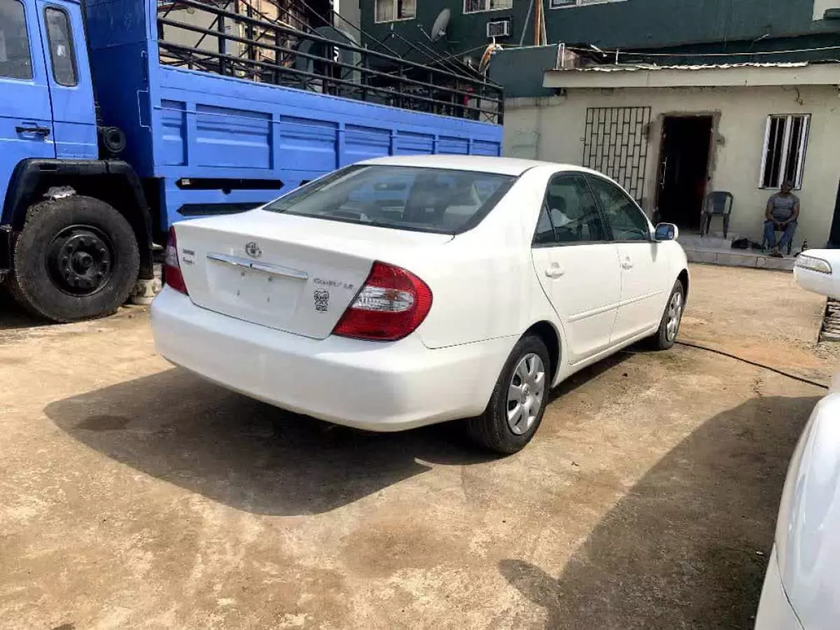 Toyota Camry   - 2005