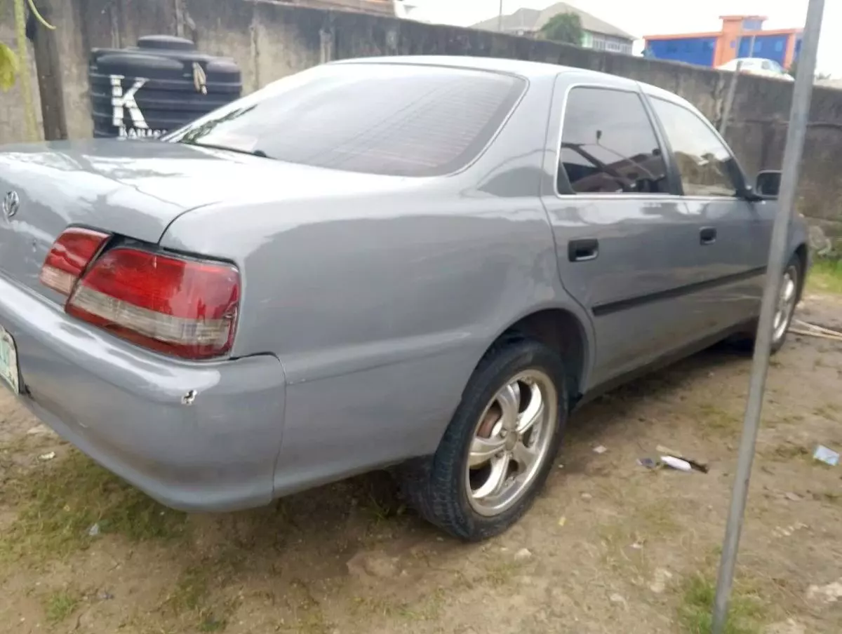 Toyota Crown   - 2002