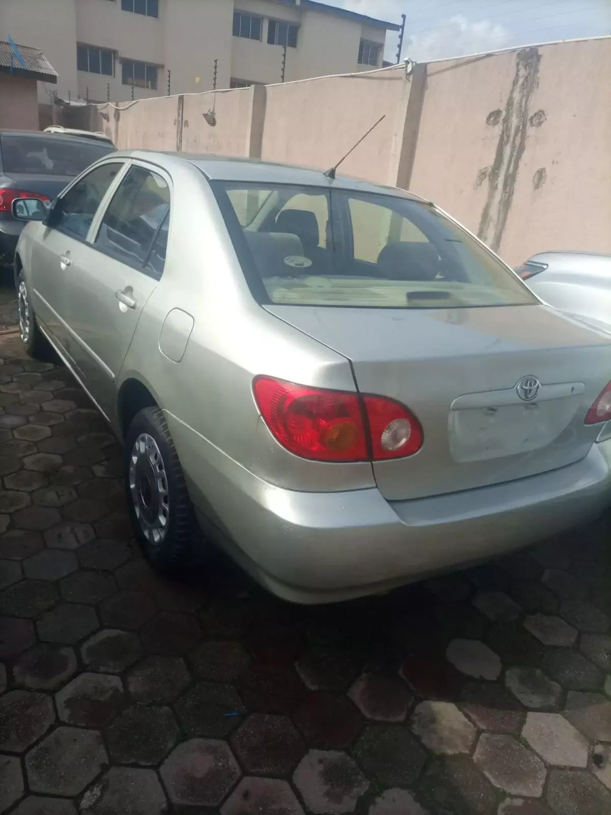 Toyota Corolla   - 2004