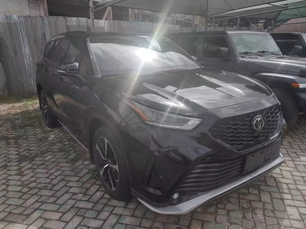 Toyota Highlander   - 2021