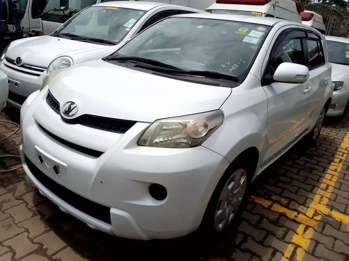Toyota Ist  - 2010