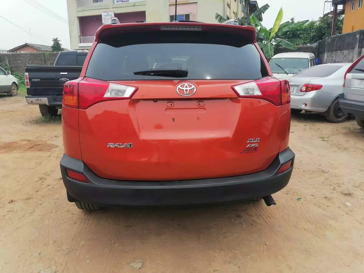 Toyota RAV 4   - 2015