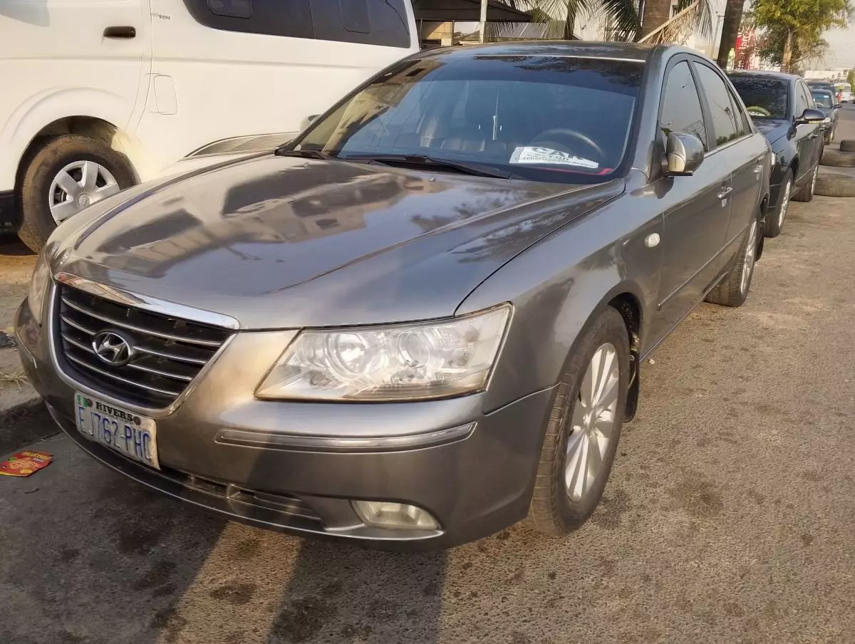 Hyundai Sonata   - 2009