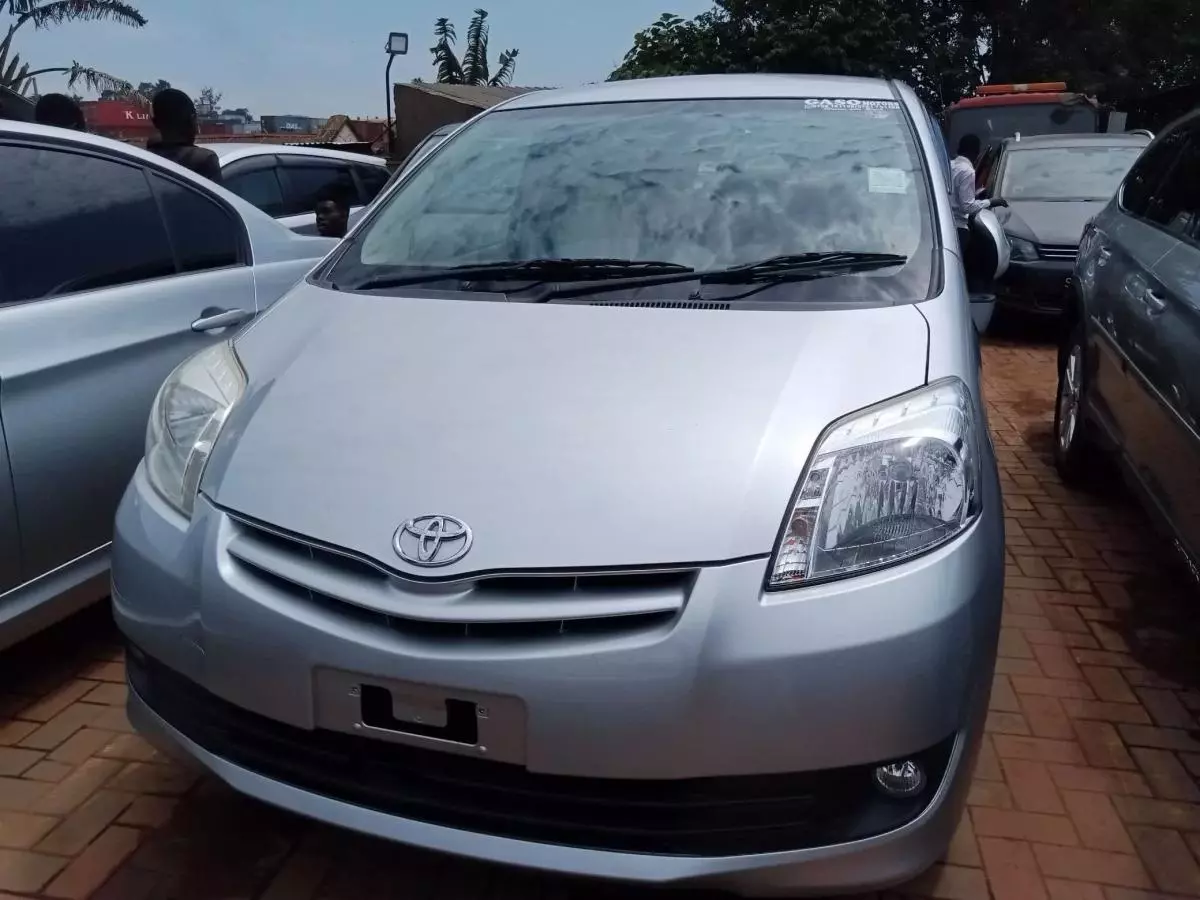 Toyota Passo Sette   - 2011