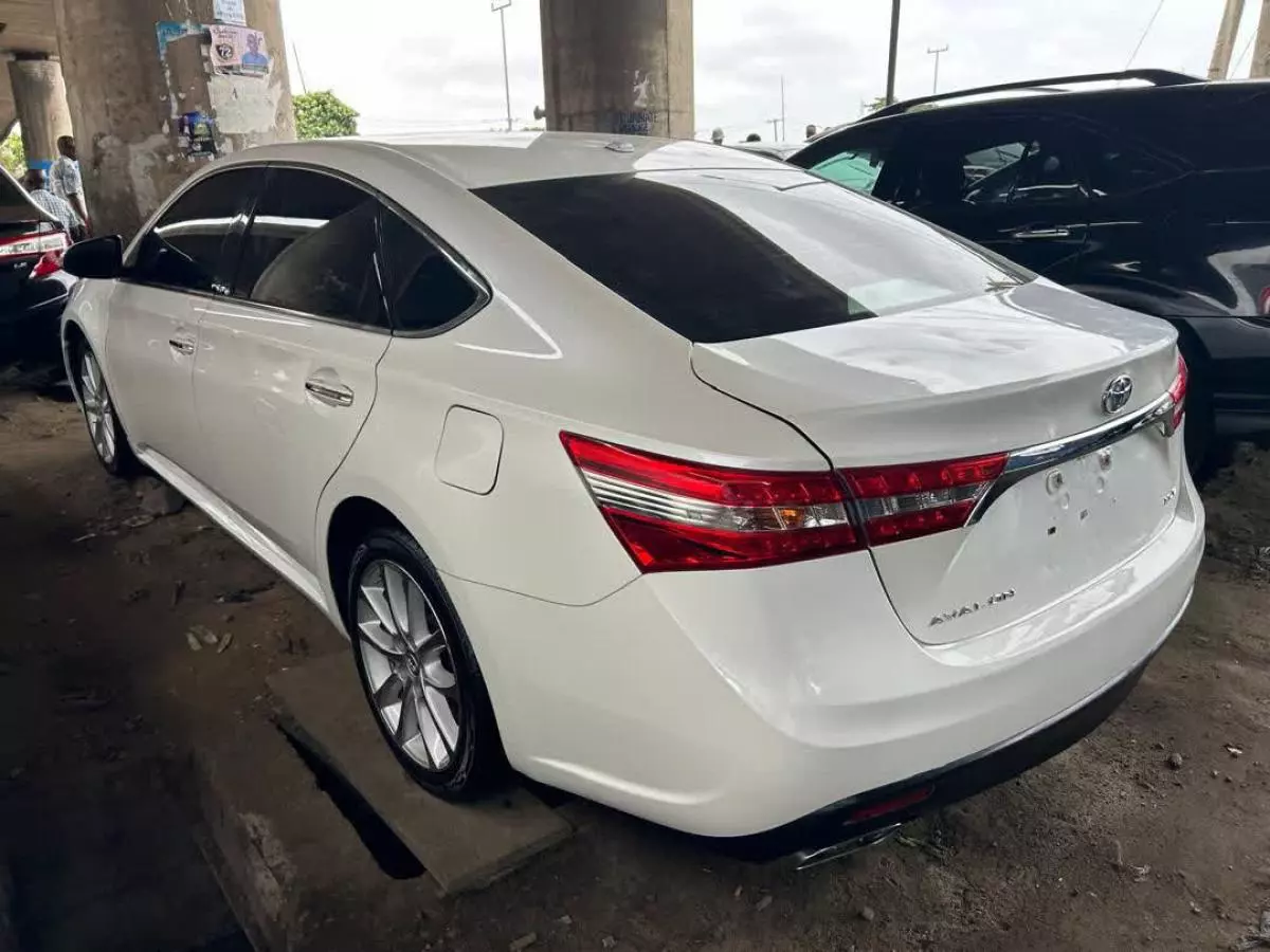 Toyota Avalon   - 2013