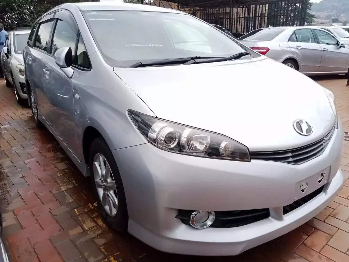 Toyota Wish   - 2010