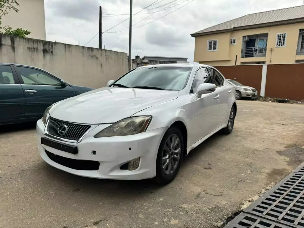 Lexus IS 250   - 2010