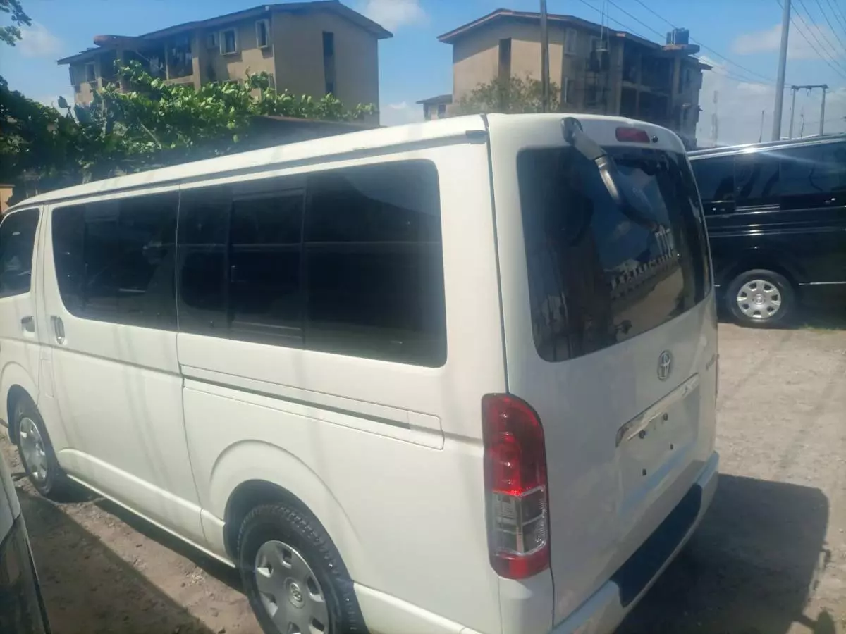 Toyota Hiace   - 2010