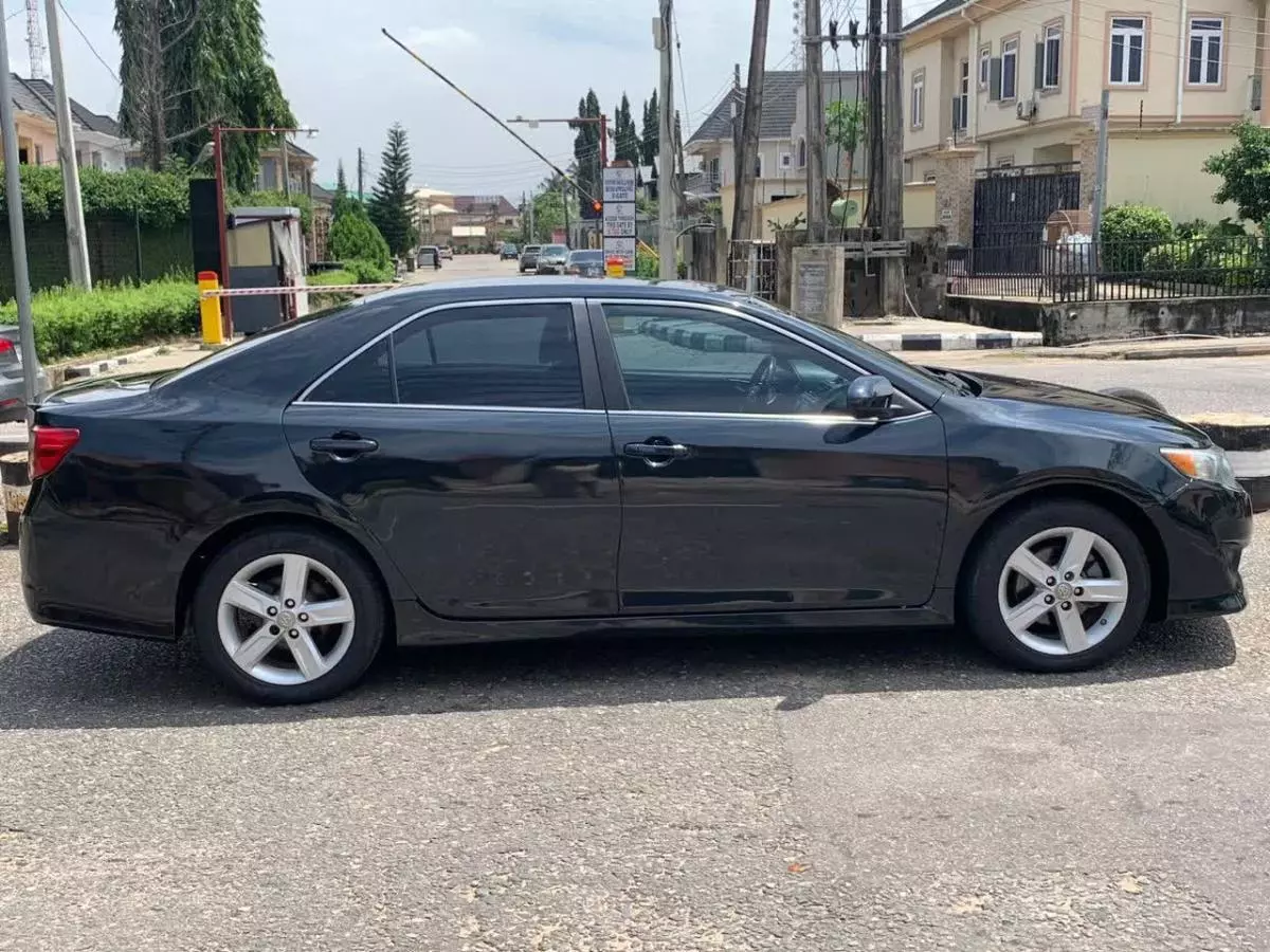 Toyota Camry   - 2013