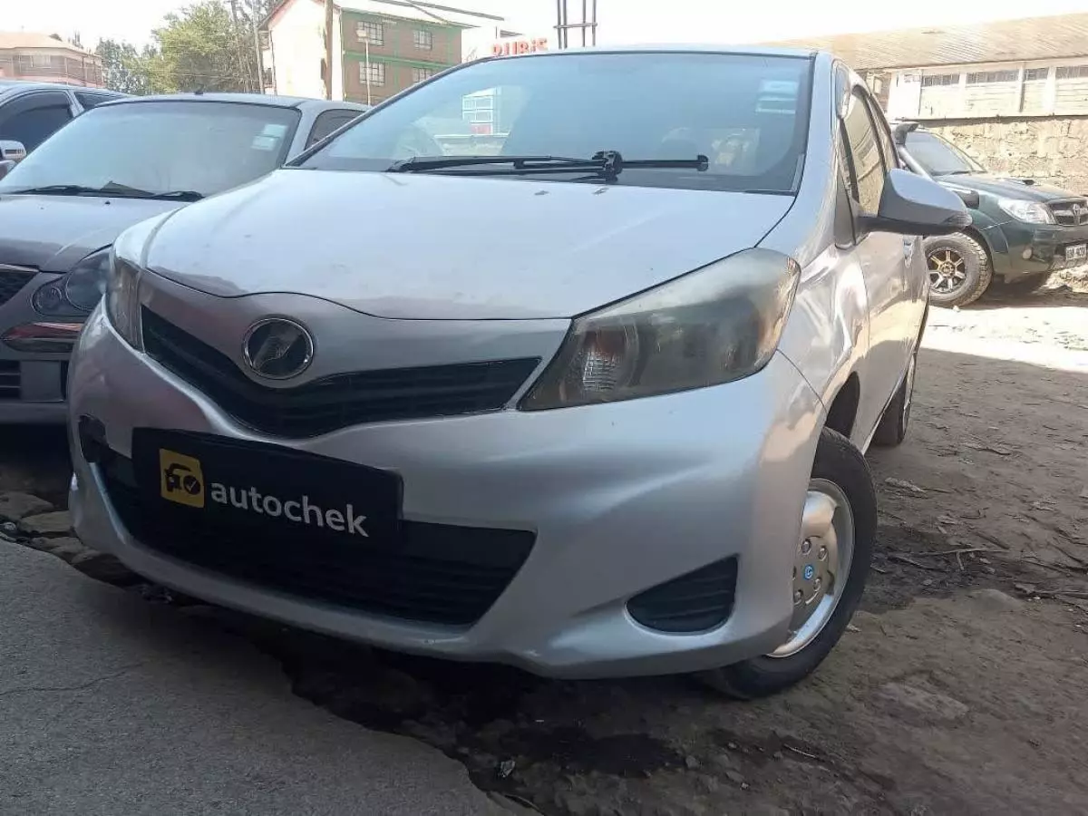 Toyota Vitz   - 2011