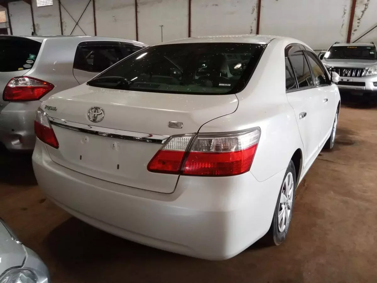 Toyota Premio    - 2009