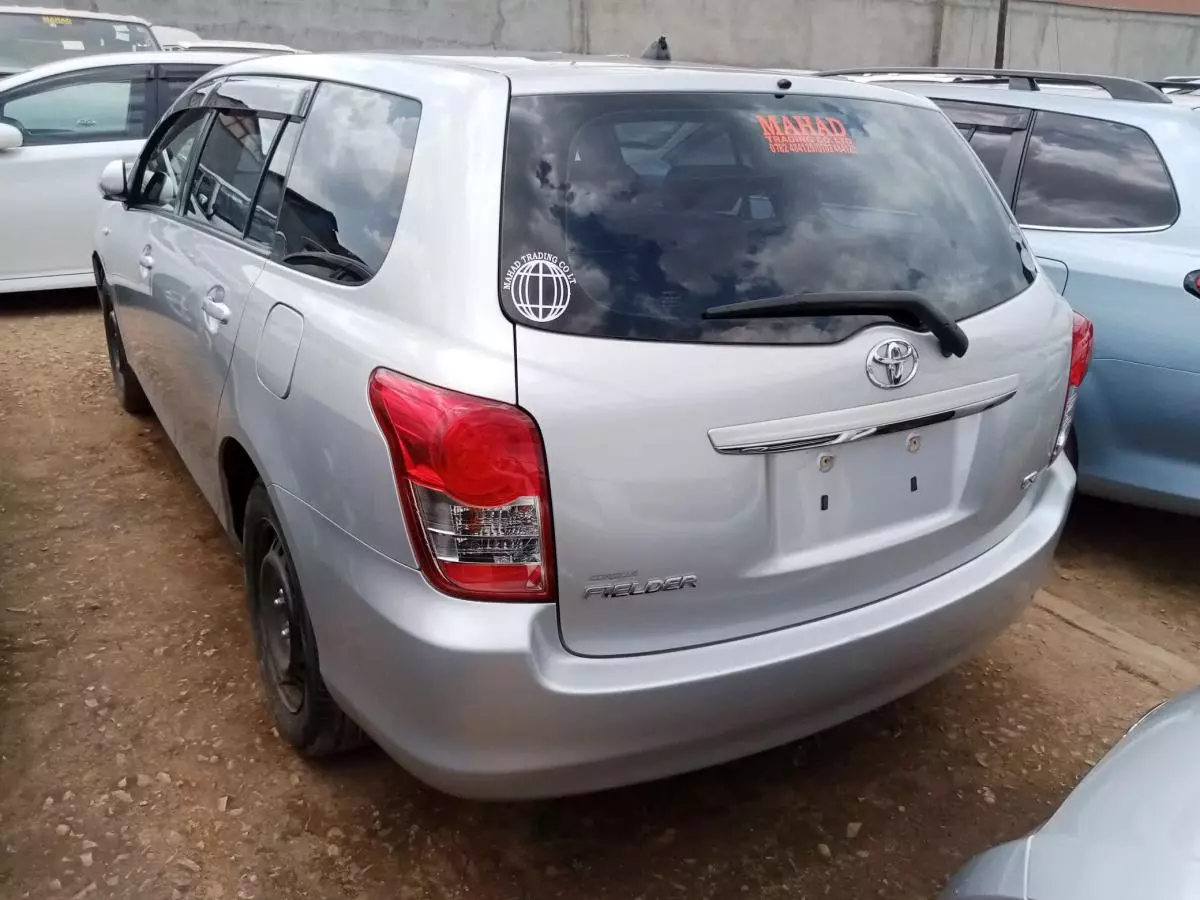 Toyota Fielder    - 2011