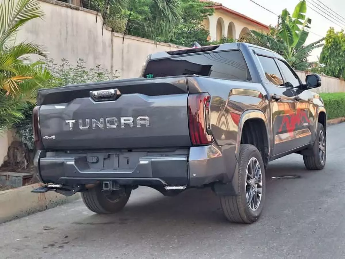 Toyota Tundra   - 2022