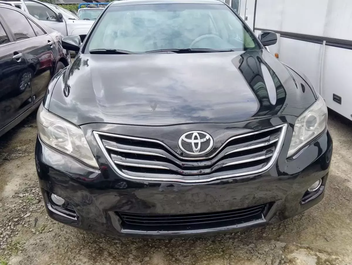 Toyota Camry   - 2010