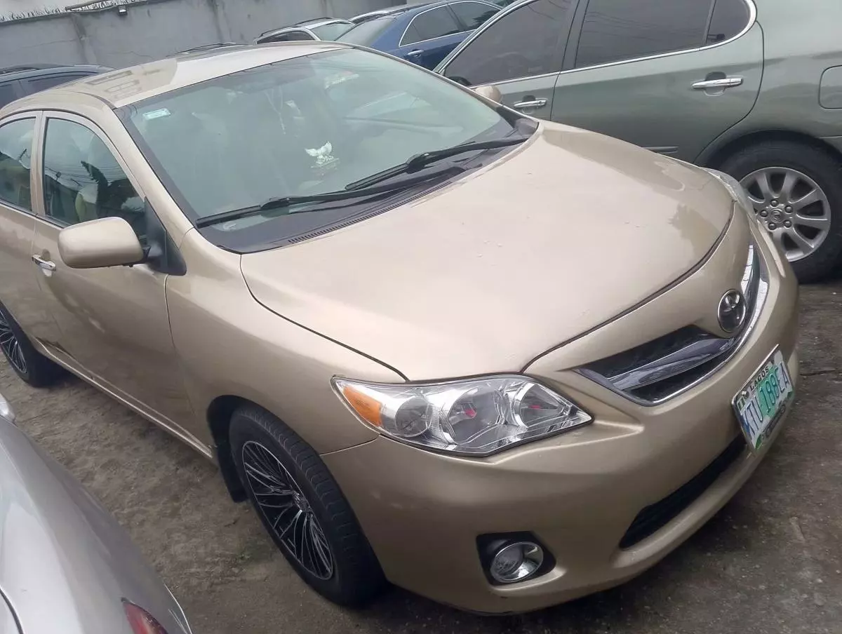 Toyota Corolla   - 2010