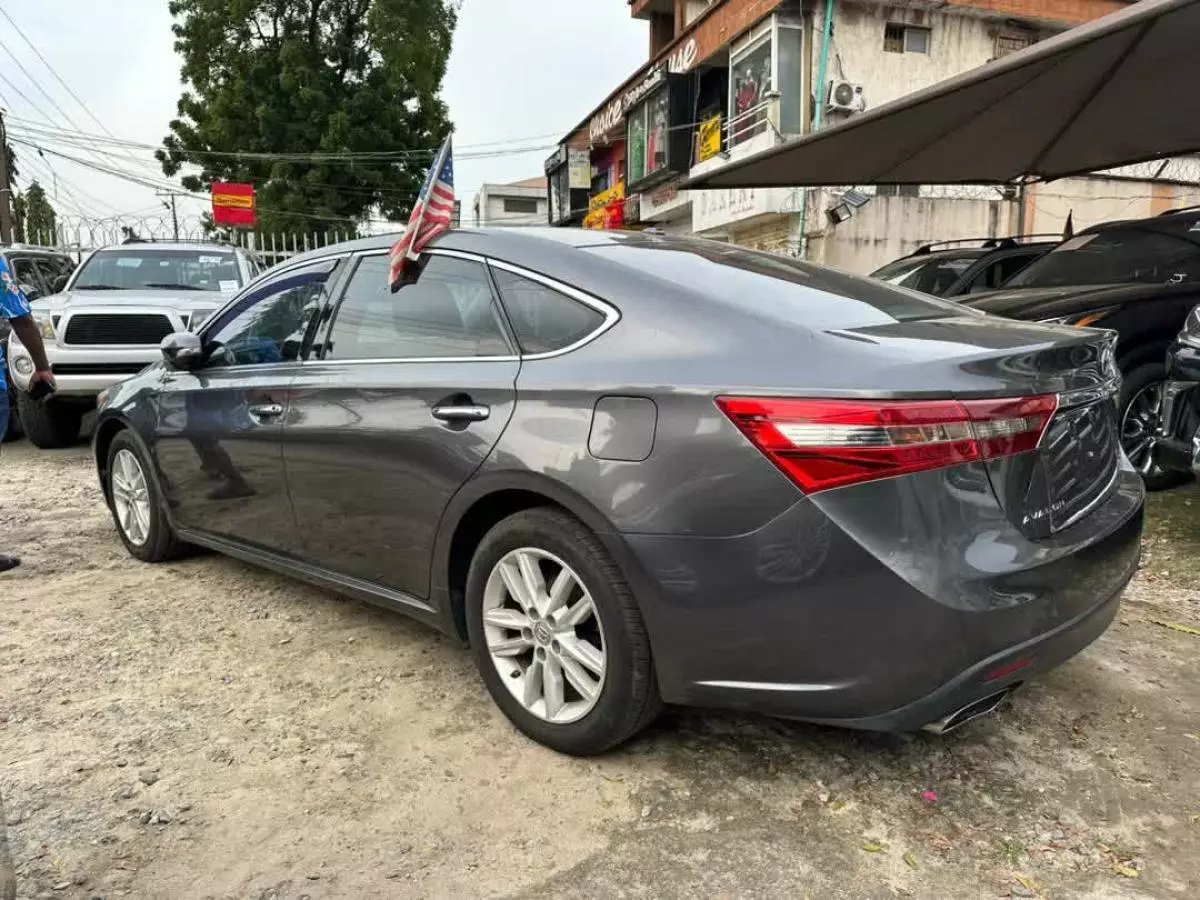 Toyota Avalon   - 2014