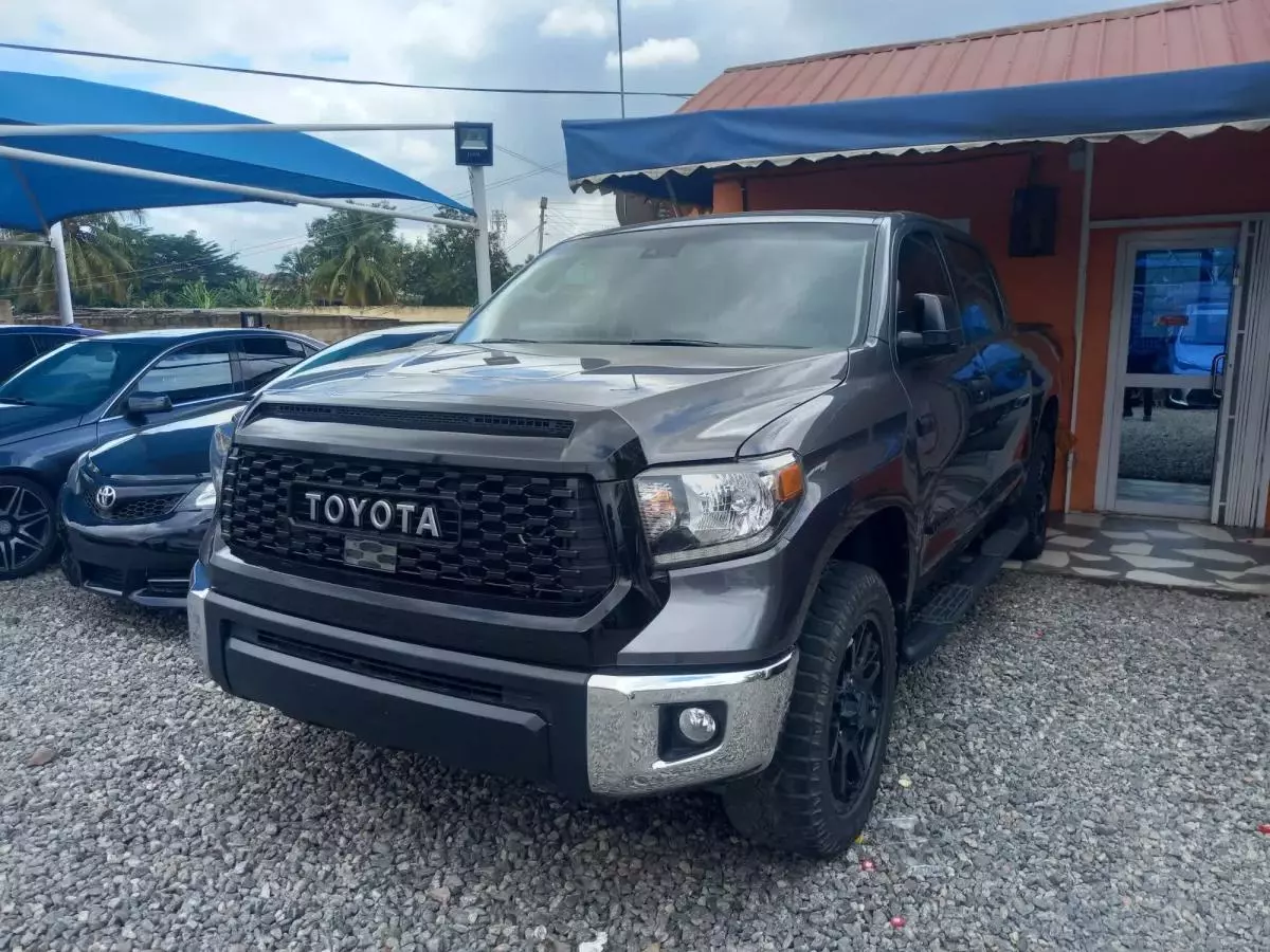 Toyota Tundra   - 2021