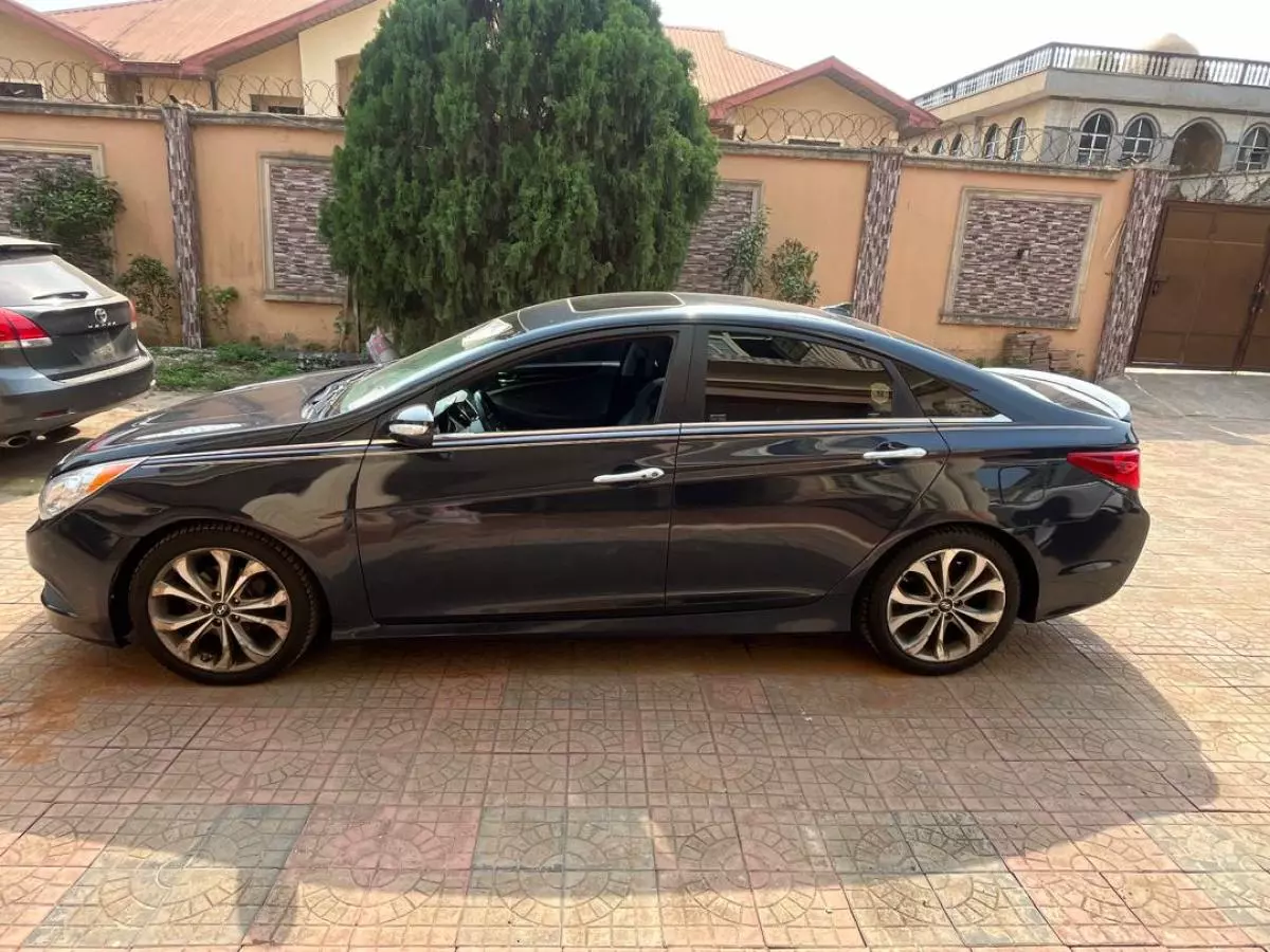 Hyundai Sonata   - 2013