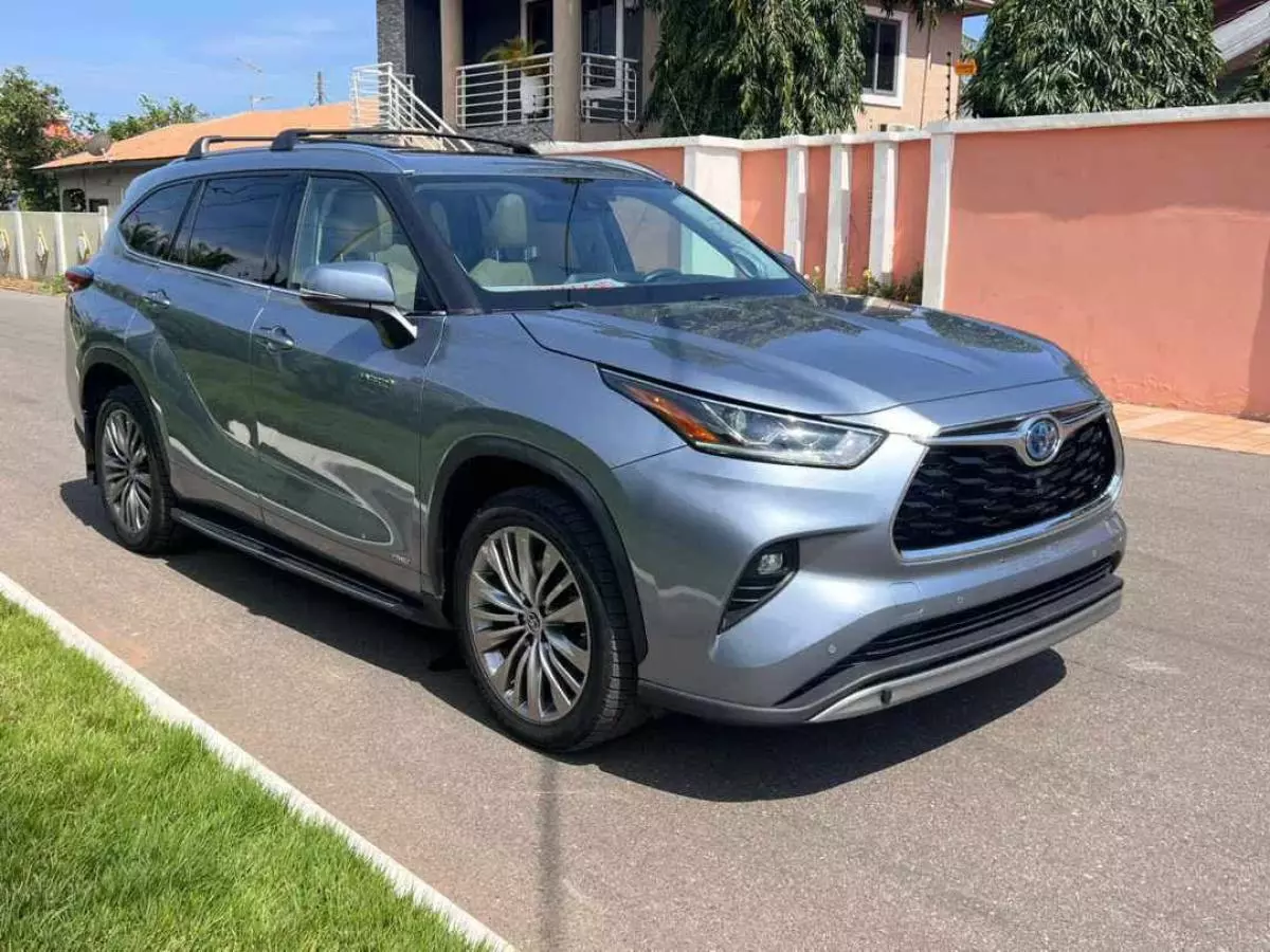 Toyota Highlander   - 2021