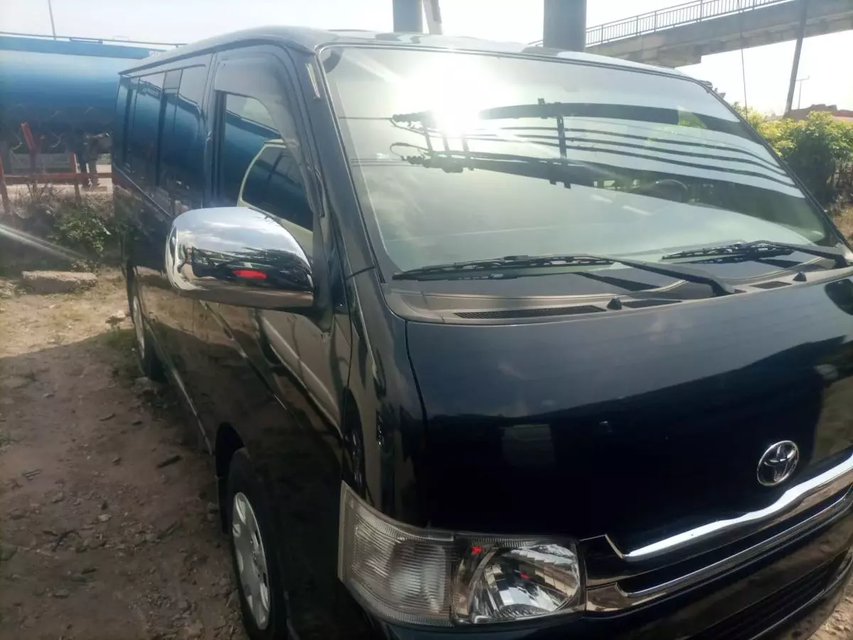 Toyota Hiace   - 2009