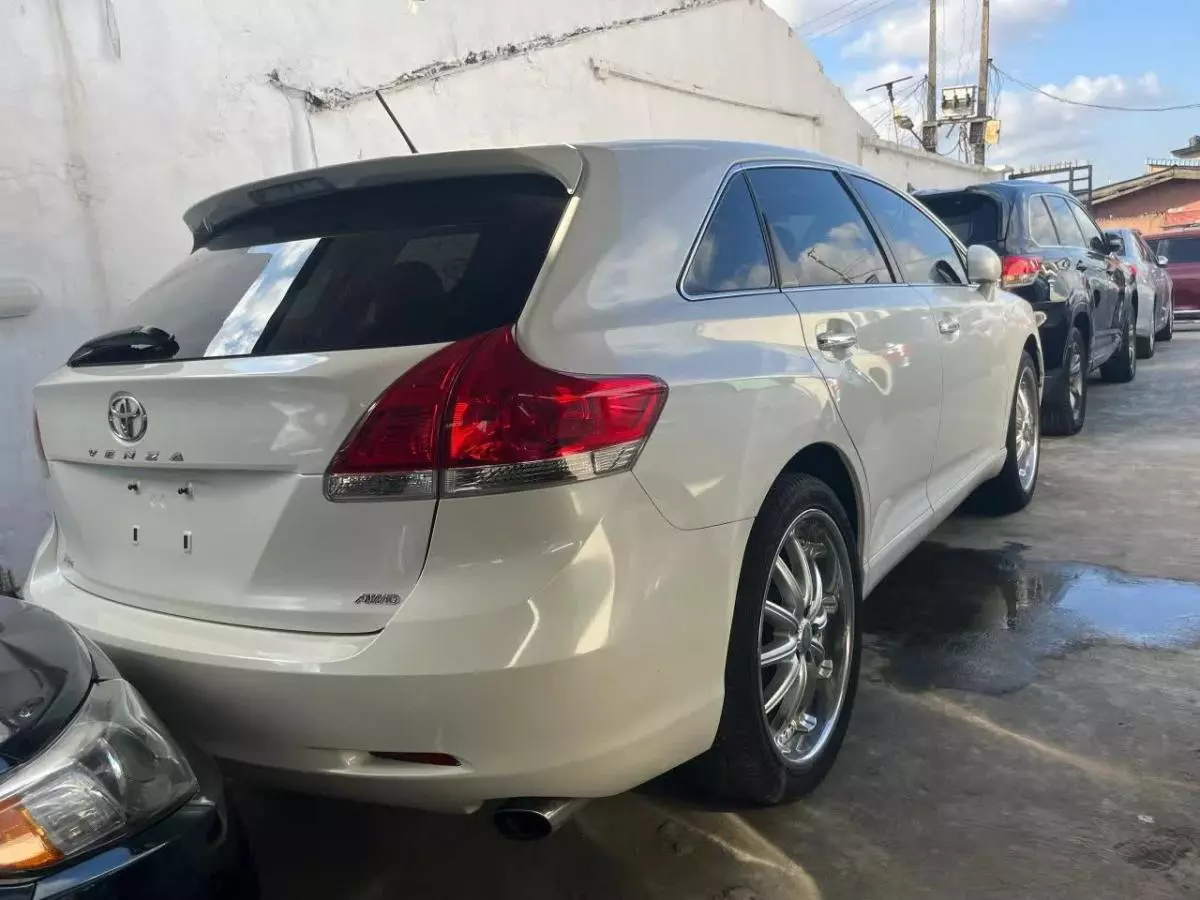 Toyota Venza   - 2010