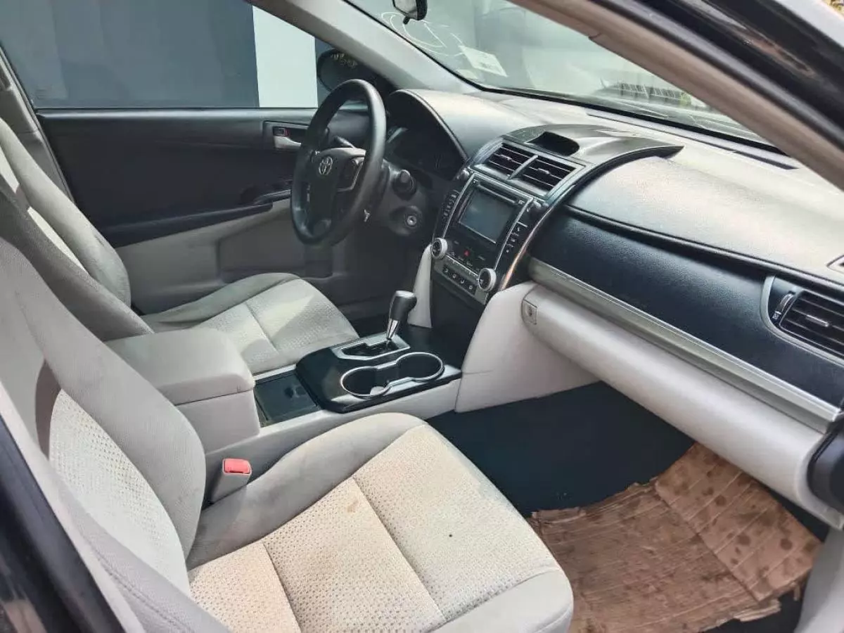 Toyota Camry - 2012