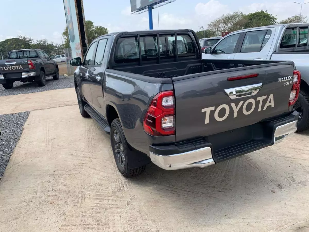 Toyota Hilux   - 2024