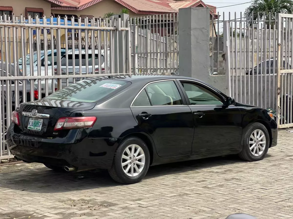 Toyota Camry   - 2009