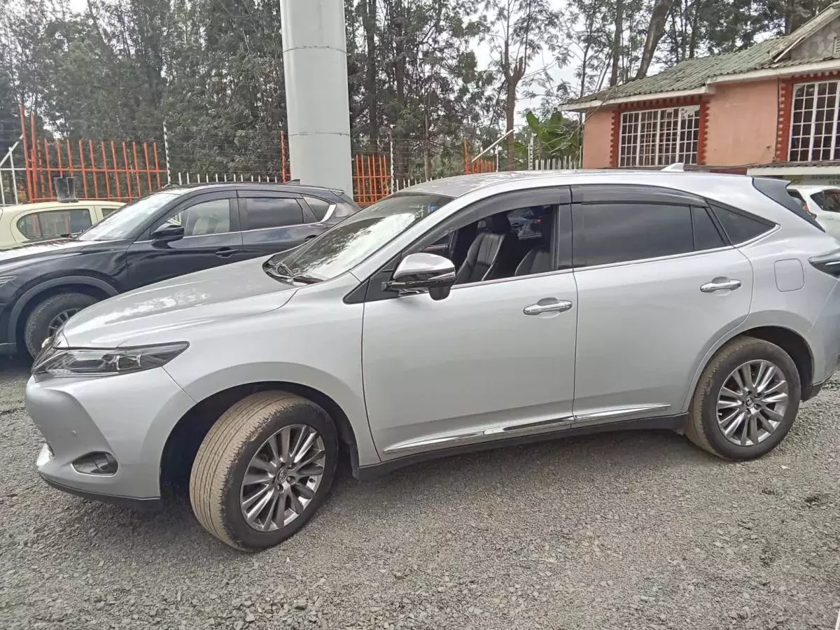 Toyota Harrier   - 2017