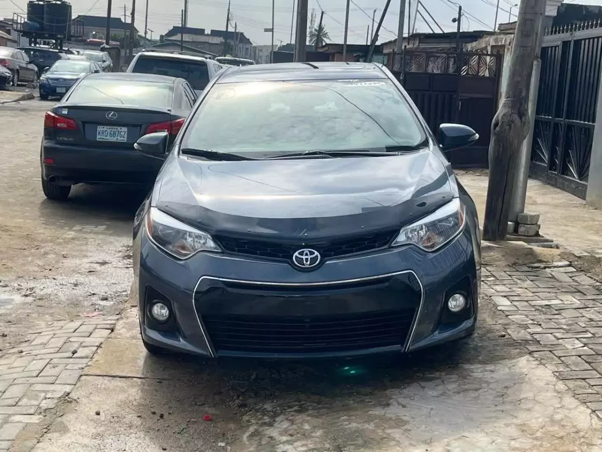 Toyota Corolla   - 2015