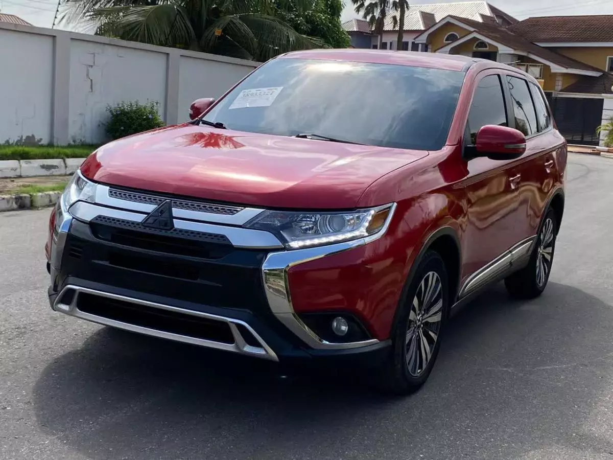 Mitsubishi OUTLANDER   - 2019