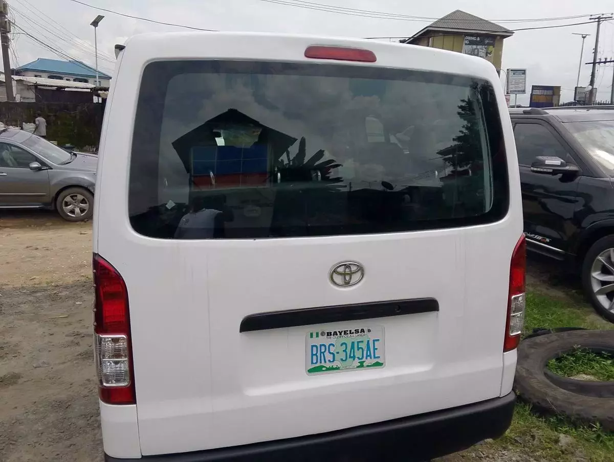 Toyota Hiace   - 2005