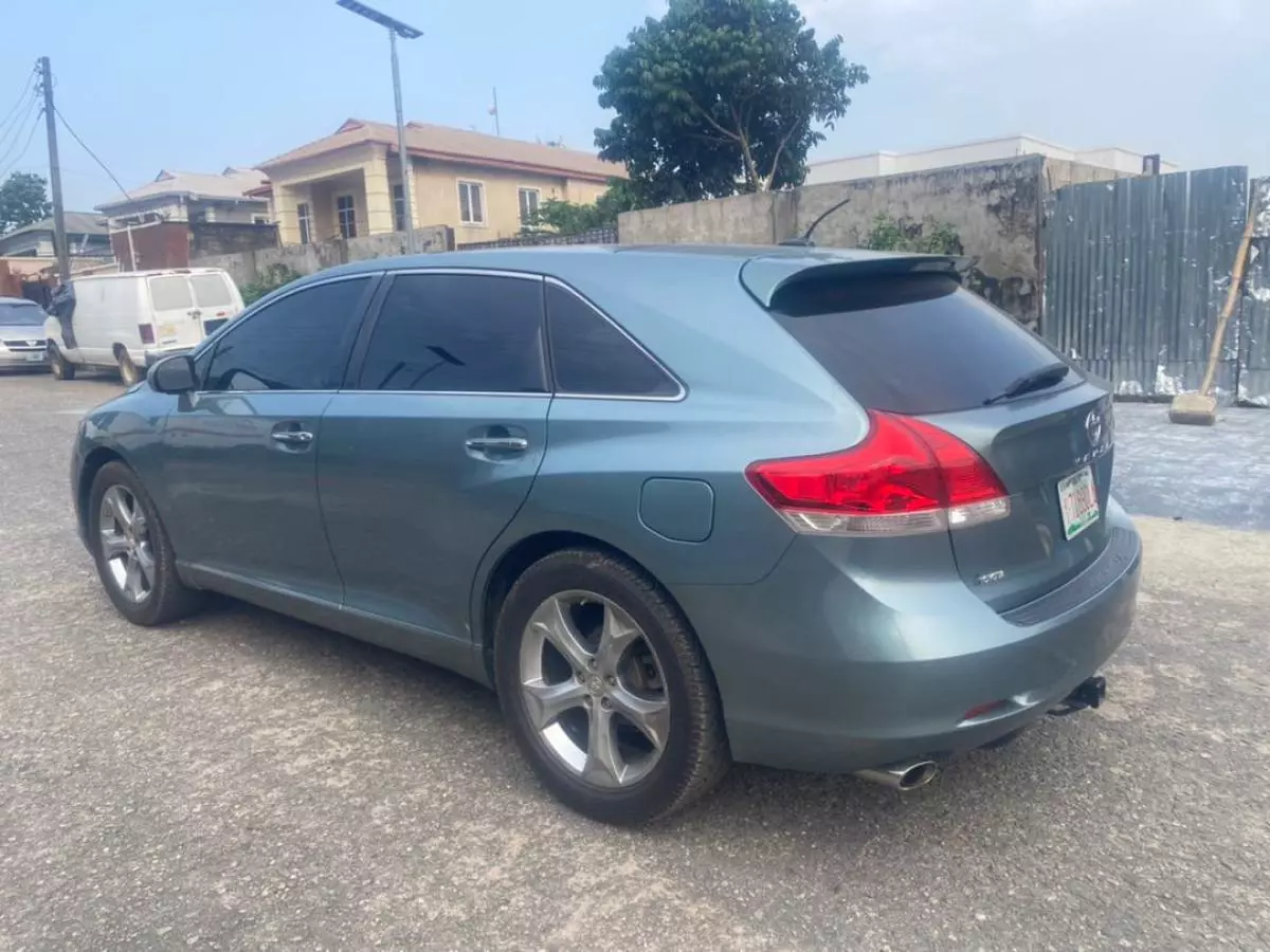 Toyota Venza   - 2011