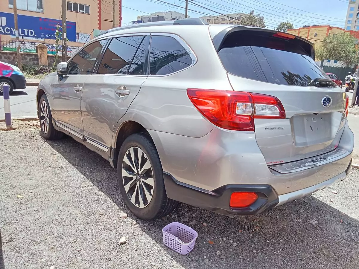 Subaru Outback   - 2015