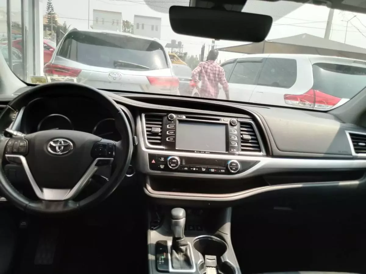 Toyota Highlander   - 2019