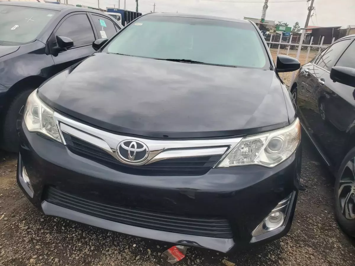 Toyota Camry   - 2014