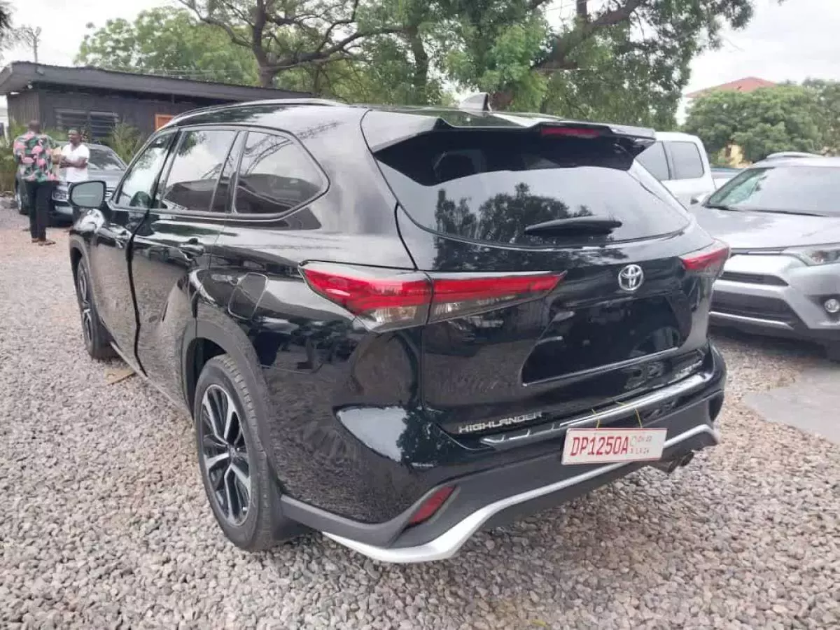 Toyota Highlander   - 2021