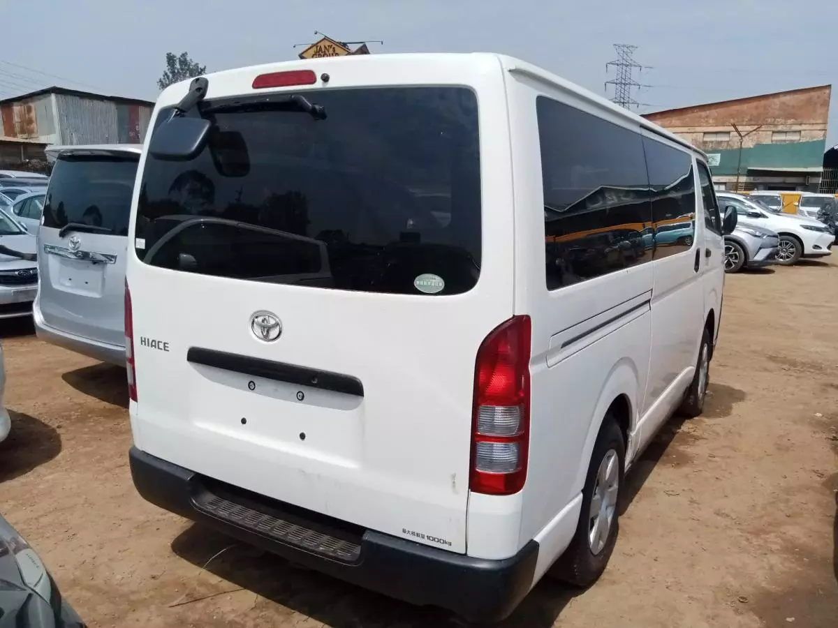 Toyota Hiace   - 2012