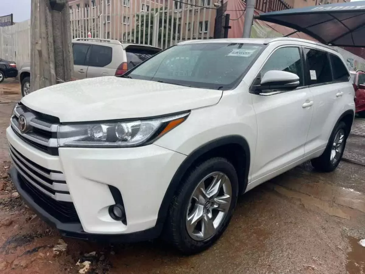 Toyota Highlander   - 2016