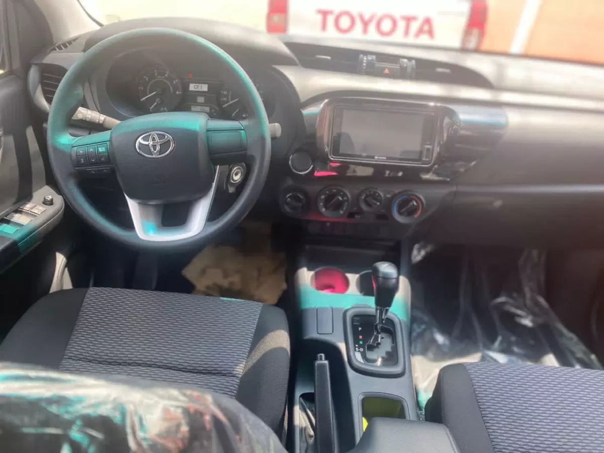 Toyota Hilux   - 2024