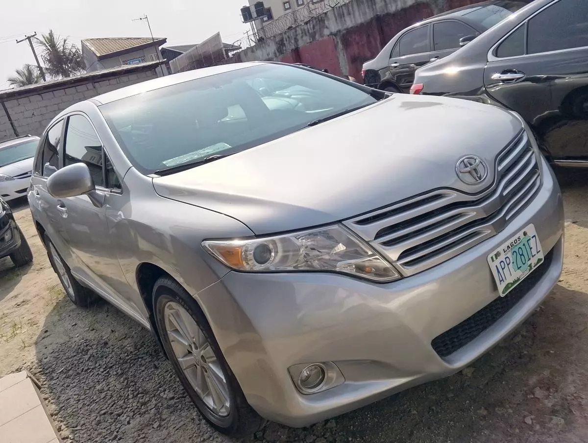 Toyota Venza   - 2011