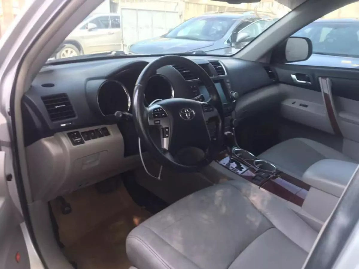 Toyota Highlander   - 2011