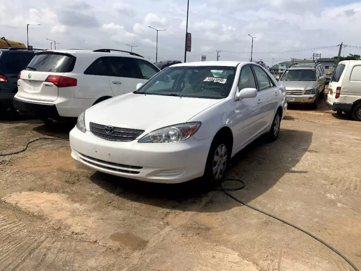 Toyota Camry   - 2005