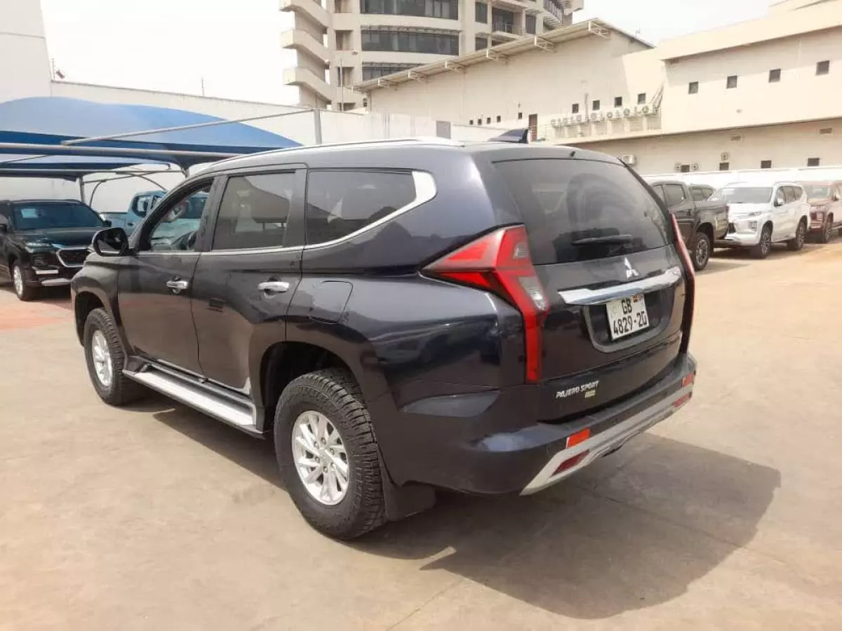 Mitsubishi Pajero Sport   - 2020